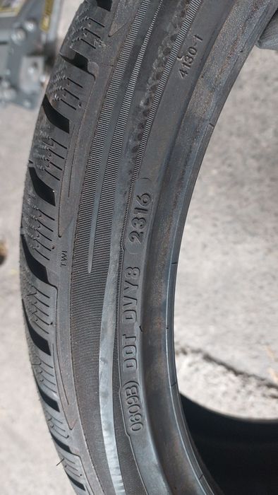 Нова зимна гума 245/35/21 Vredestein 1 брой