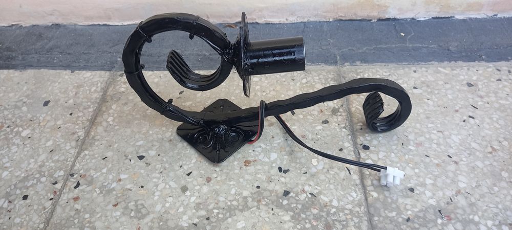 Битови полилеи от ковано желязо и дърво