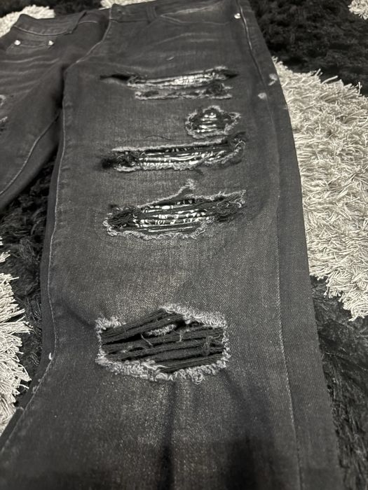 Blugi Amiri, model cu bandane pe interior