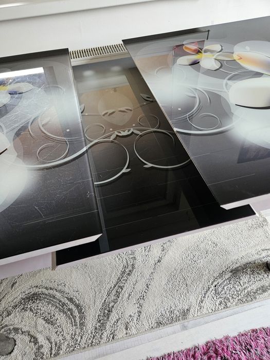 Masa de bucătărie extensibila blat sticla