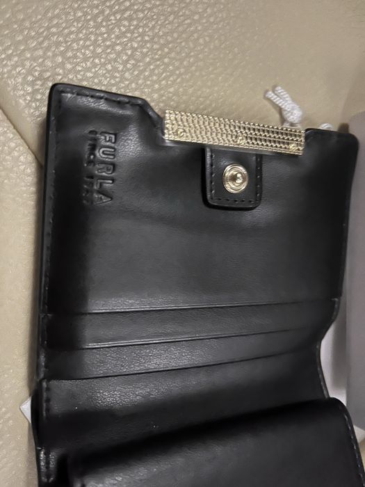 Продавам портфейл Furla