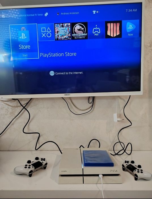 PlayStation 4 slim alb cu 3 jocuri +2 controllere