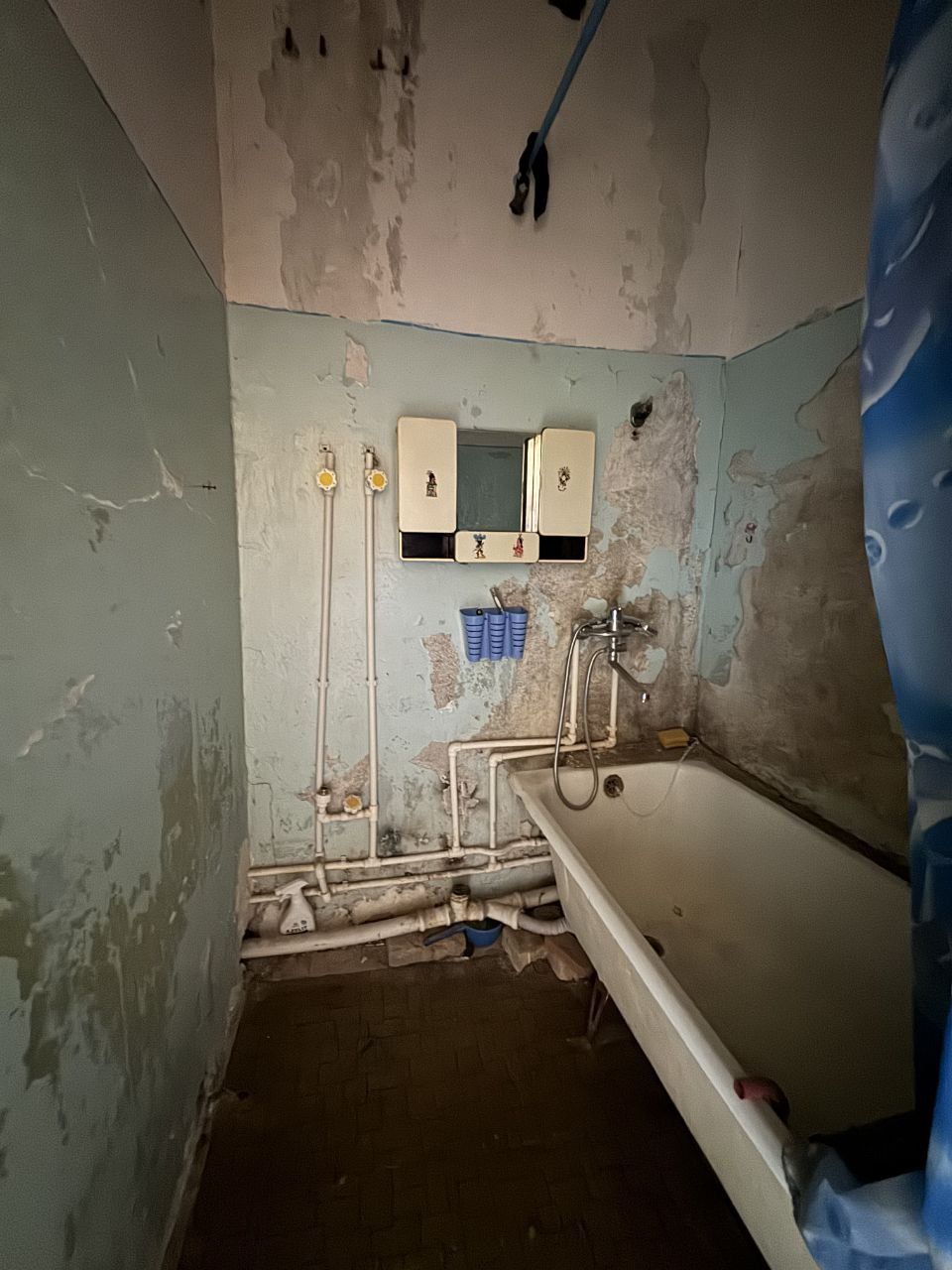 3 xonalik 4 etaj 5 mikrayon UGLAVOY
6 metrli balkon Bez remont
IKILAMC