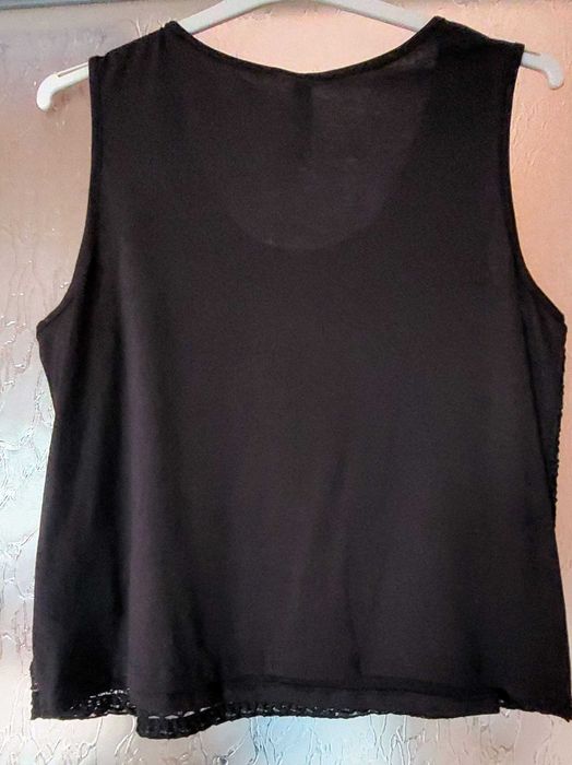 Maieu negru de vara, cu dantela pe fata