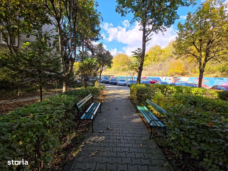 Apartament cu 2 camere cu balcon situat pe str Cutezantei.