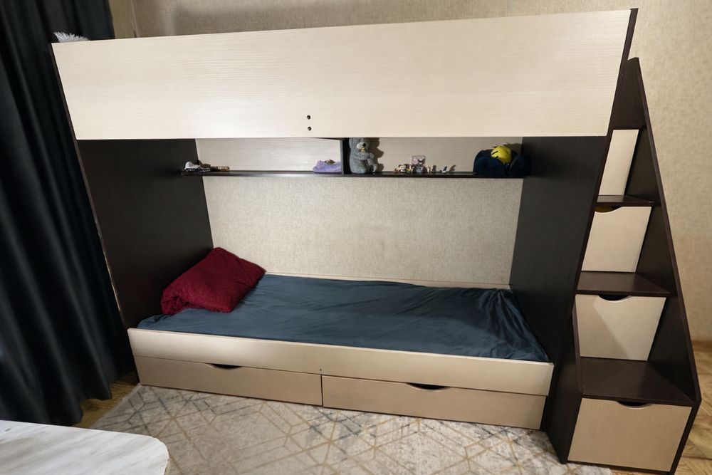 продам двухярустную кровать