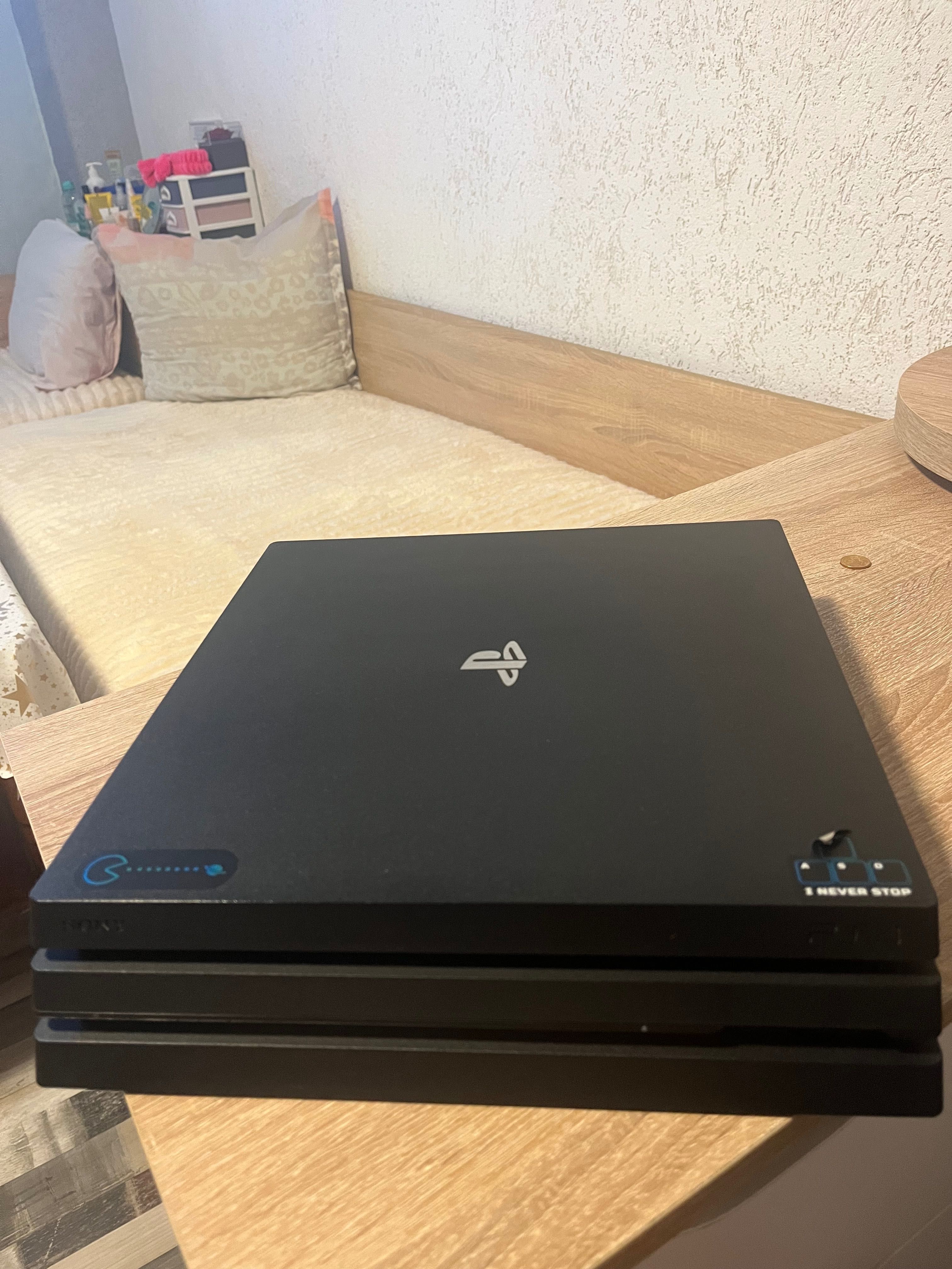Sony PS4 с джойстик и игри