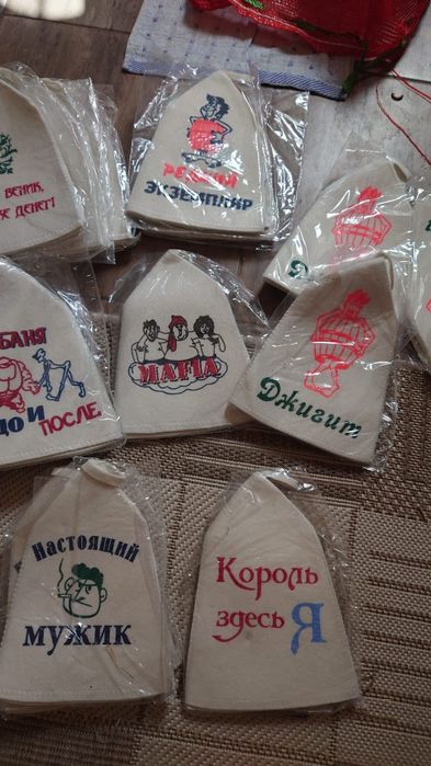 Банные шапки.  Банные шапки в большом количестве
