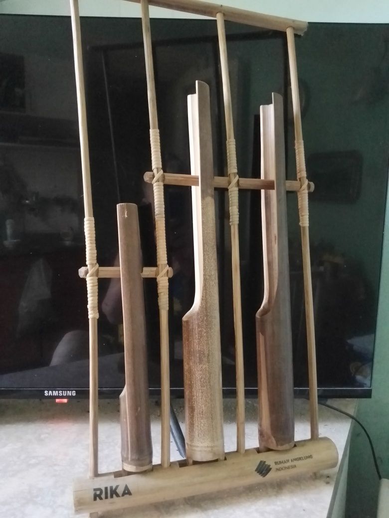 Продам музыкальный инструмент Индонезии Ruman Angklung
