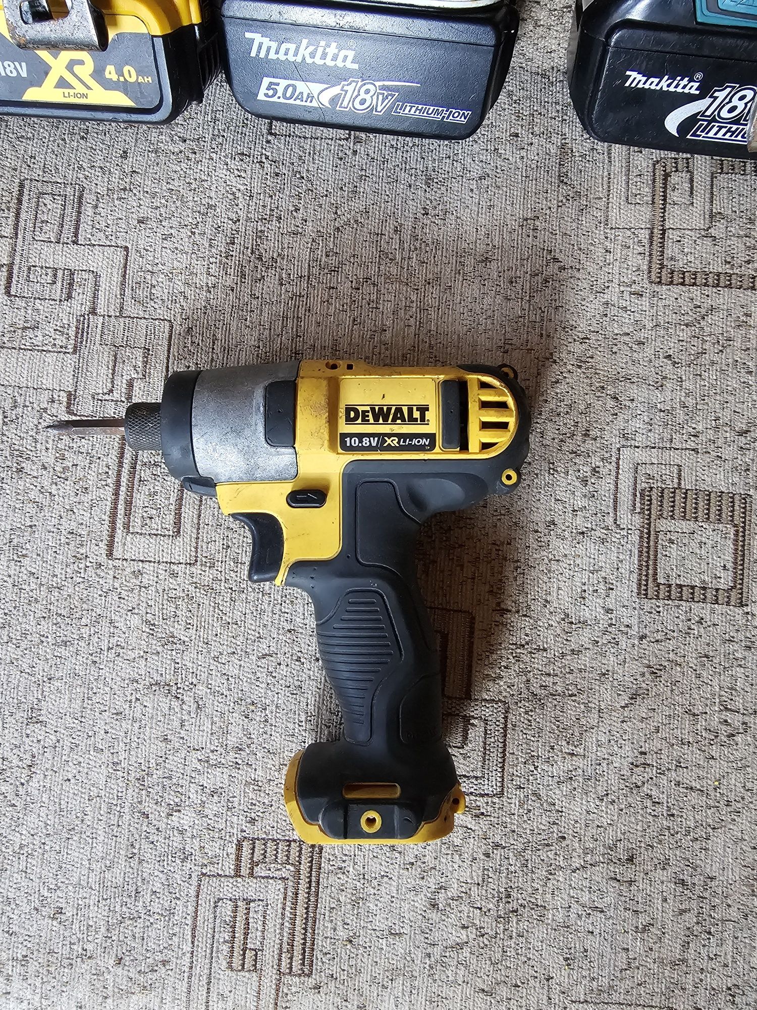 Filetantă cu impact Dewalt DCF815