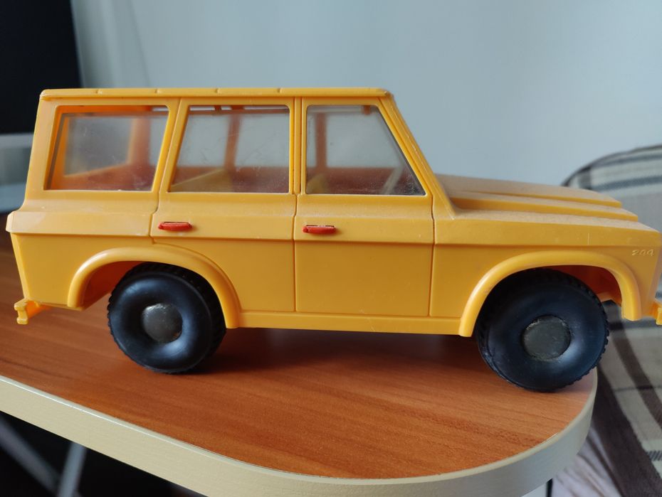 Vînd jucarie/machetă Aro 244 perioada anilor '80.