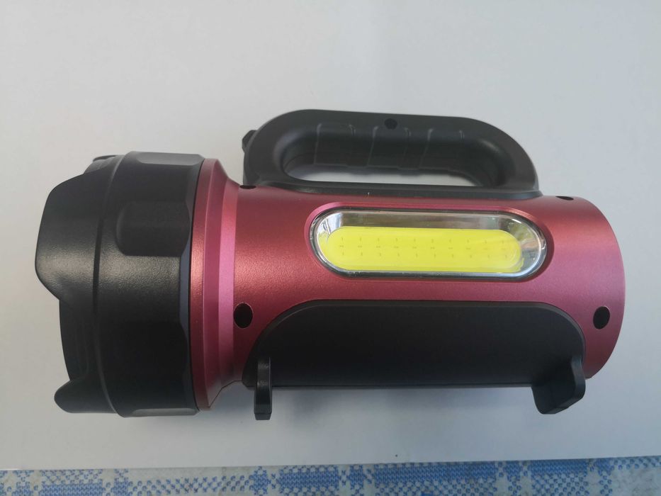 Lanterna reflector de 10 W cu panou solar