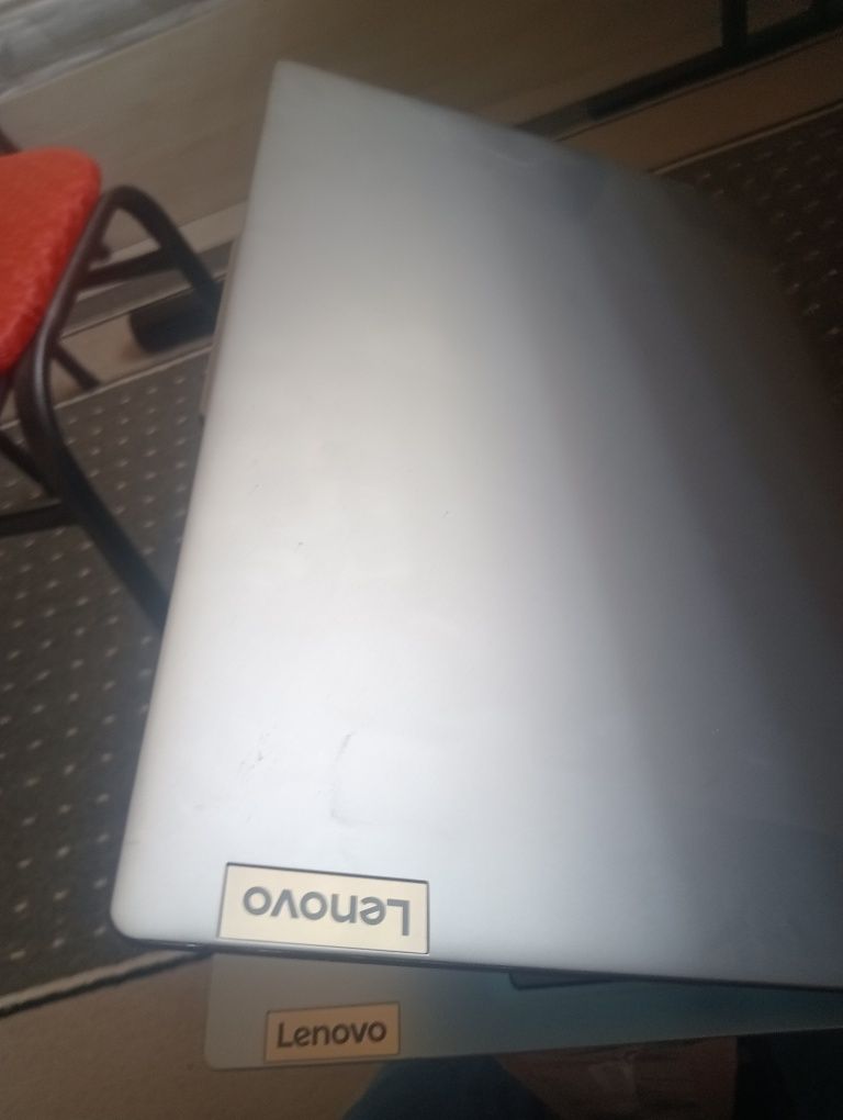 Lenovo i5 core  storage 512gb battery3cell  holatu yangi ishlatiilmagn