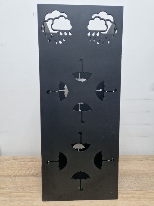 Модерен  чадърник - Здрава желязна конструкция, пространство спестяващ