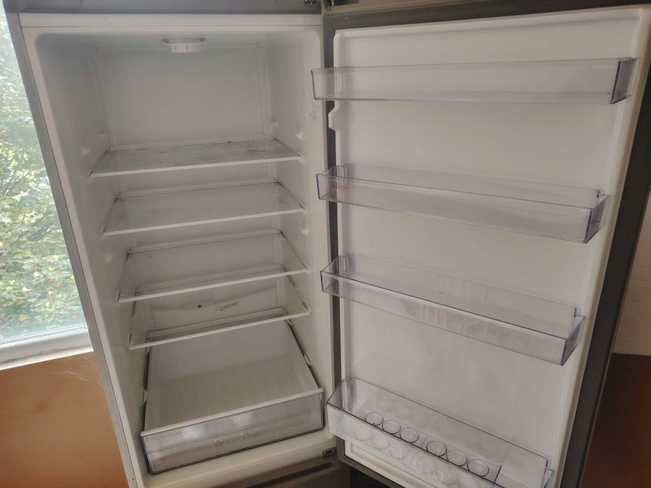 Хладилник инокс с фризер