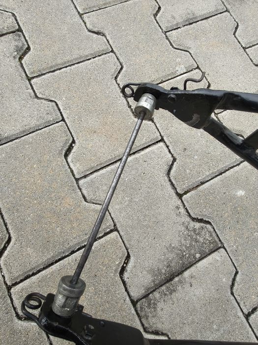 Vând remorcuță de bicicletă pe o singură roată