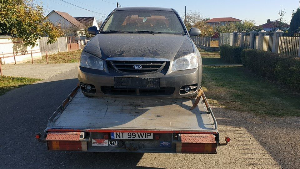 Dezmembrez dezmembram piese auto Kia Cerato 1.6 crdi an 2006