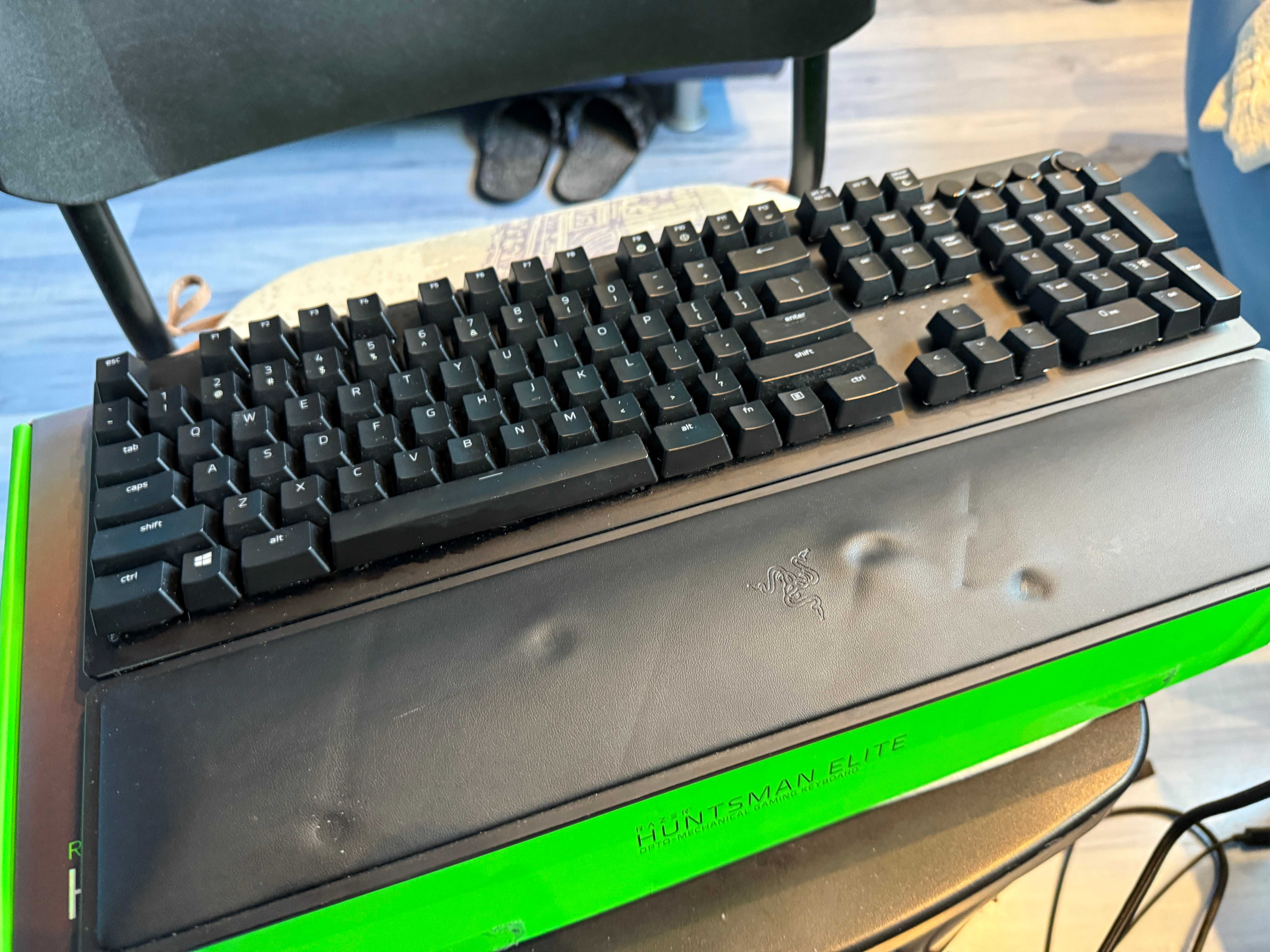 Повредена Razer Huntsman Elite