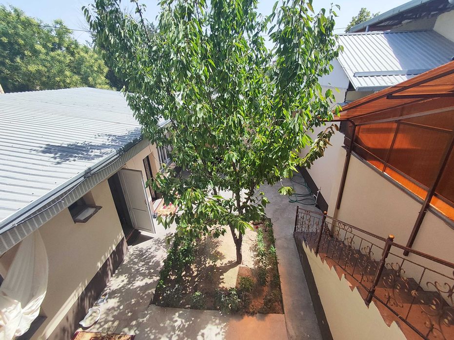 продается 5-комнатный дом со всеми удобствами. 1,8 сот;