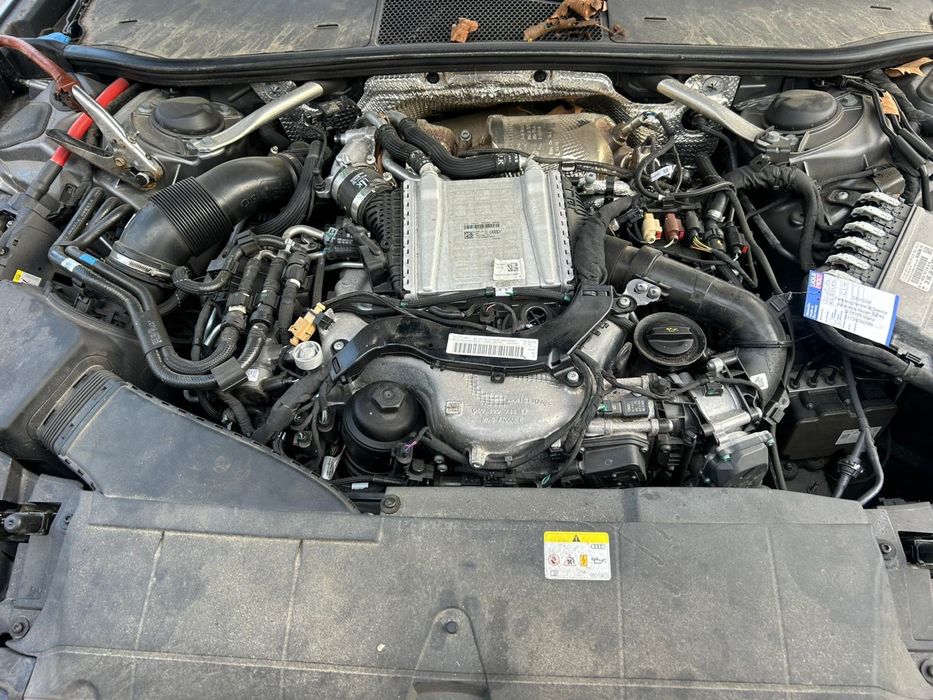 Balamale capotă stânga și dreapta cu capsă pirotehnică Audi A6 4K C8