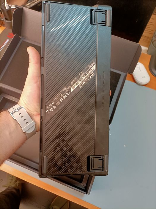 Asus ROG Azoth Клавиатура