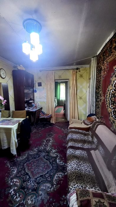 ЦУМ квартиа 2х комнатная 4 этаж кирпичая