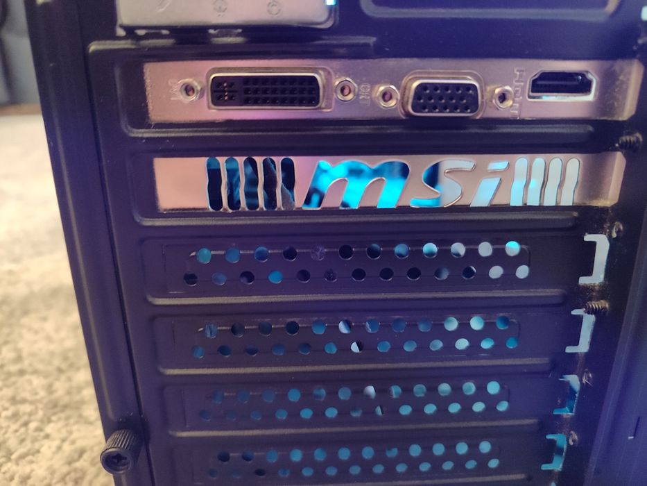 PC Gaming i7 16GB RAM OK pt Fortnite LoL școală proiecte filme

---

?