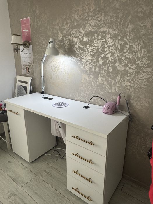 Vand masa manichiura cu aspirator incorporat