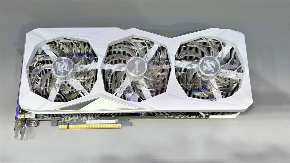 Чисто НОВА ASRock RX 7700 XT 12GB OC White - с 36м. гаранция