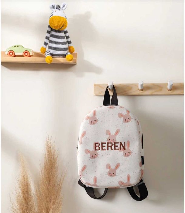 детска раничка с красиво бродирано име