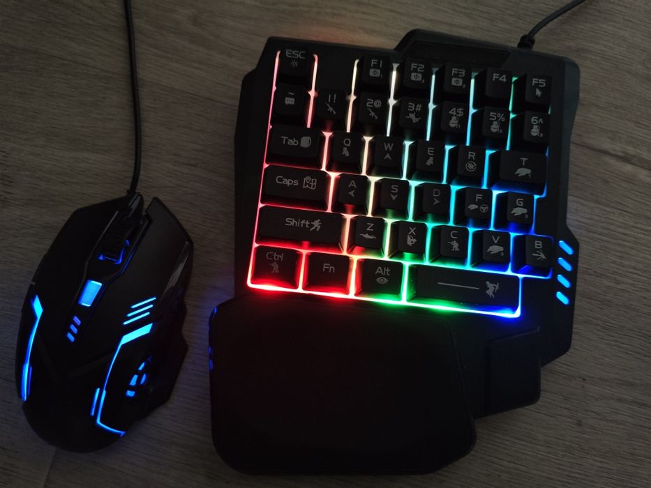 Срочно продаю клавиатура с мышкой для телефона