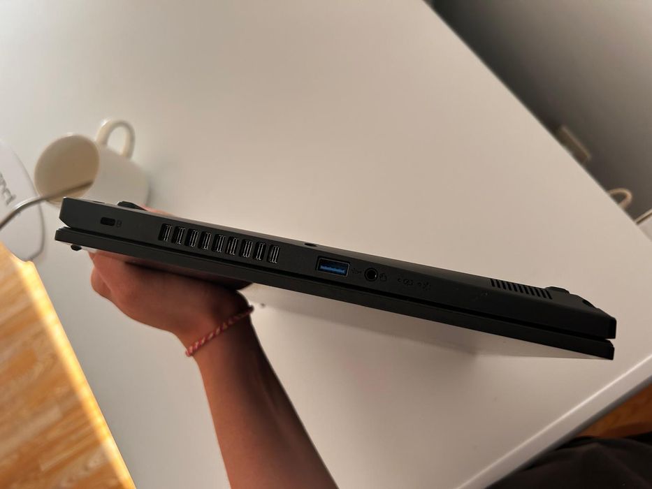 Laptop procesor Ryzen 7737 placa video Geforce nvidea rtx 3050