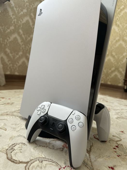 Продаю PlayStation 5 в отличном состоянии.