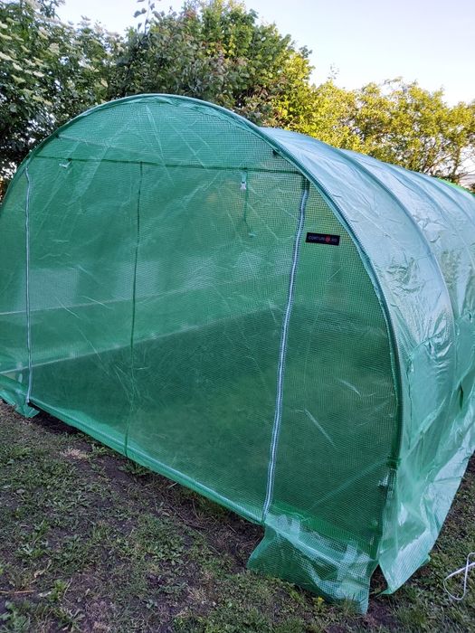 Vănd seră din imagine!