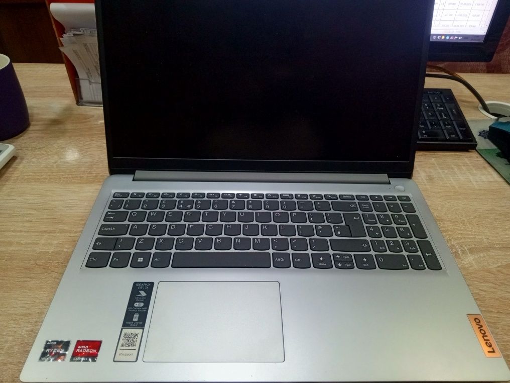 Notebook Lenovo V15