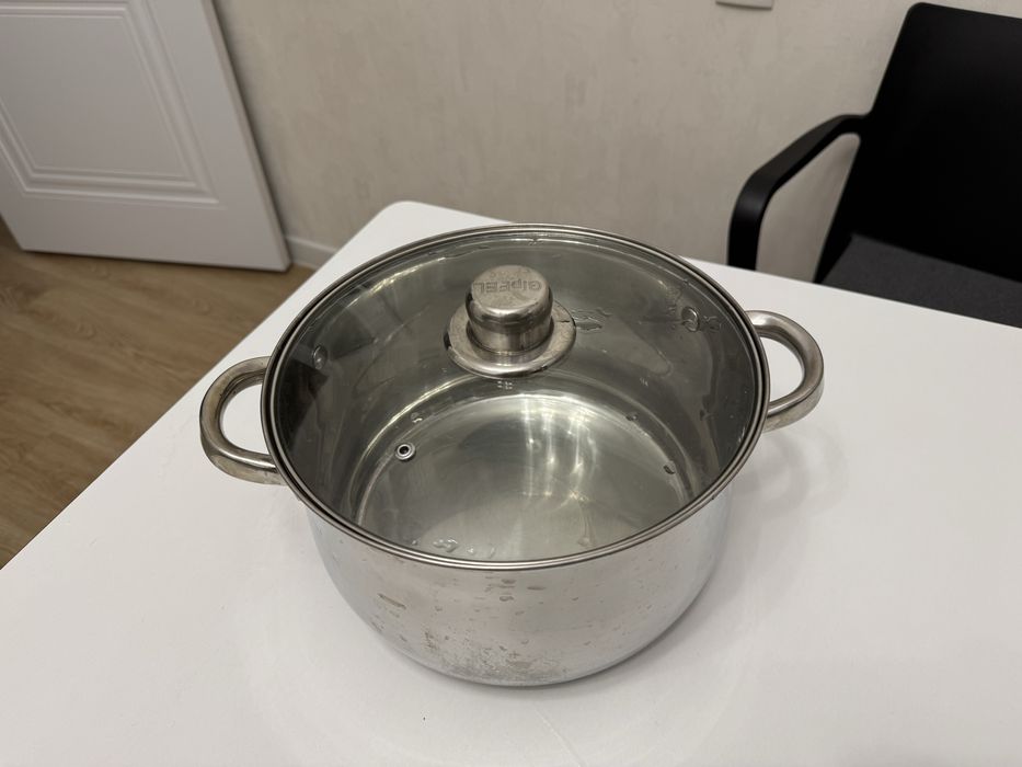 2ta kastrul:,5litrli va 1,5litli .sifatli qalingina kop ishlatilmagan