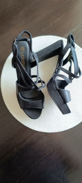 Дамски черни сандали