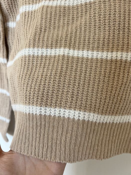 Пуловер в бежов цвят – много добро състояние