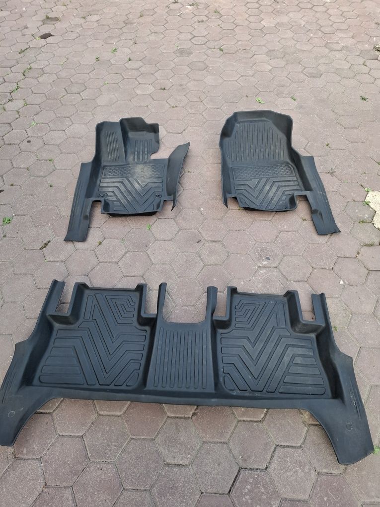 Продам коврики RAV4