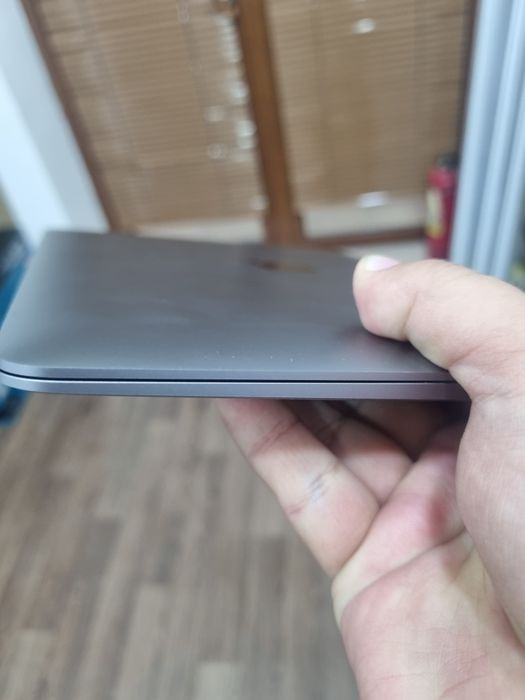 Macbook air M1 13.3 inch 8/256
