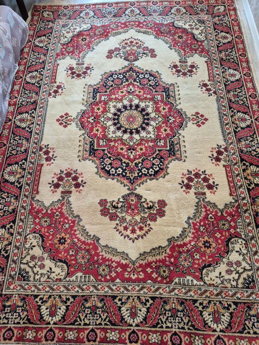 Ковёр в хорошем состоянии