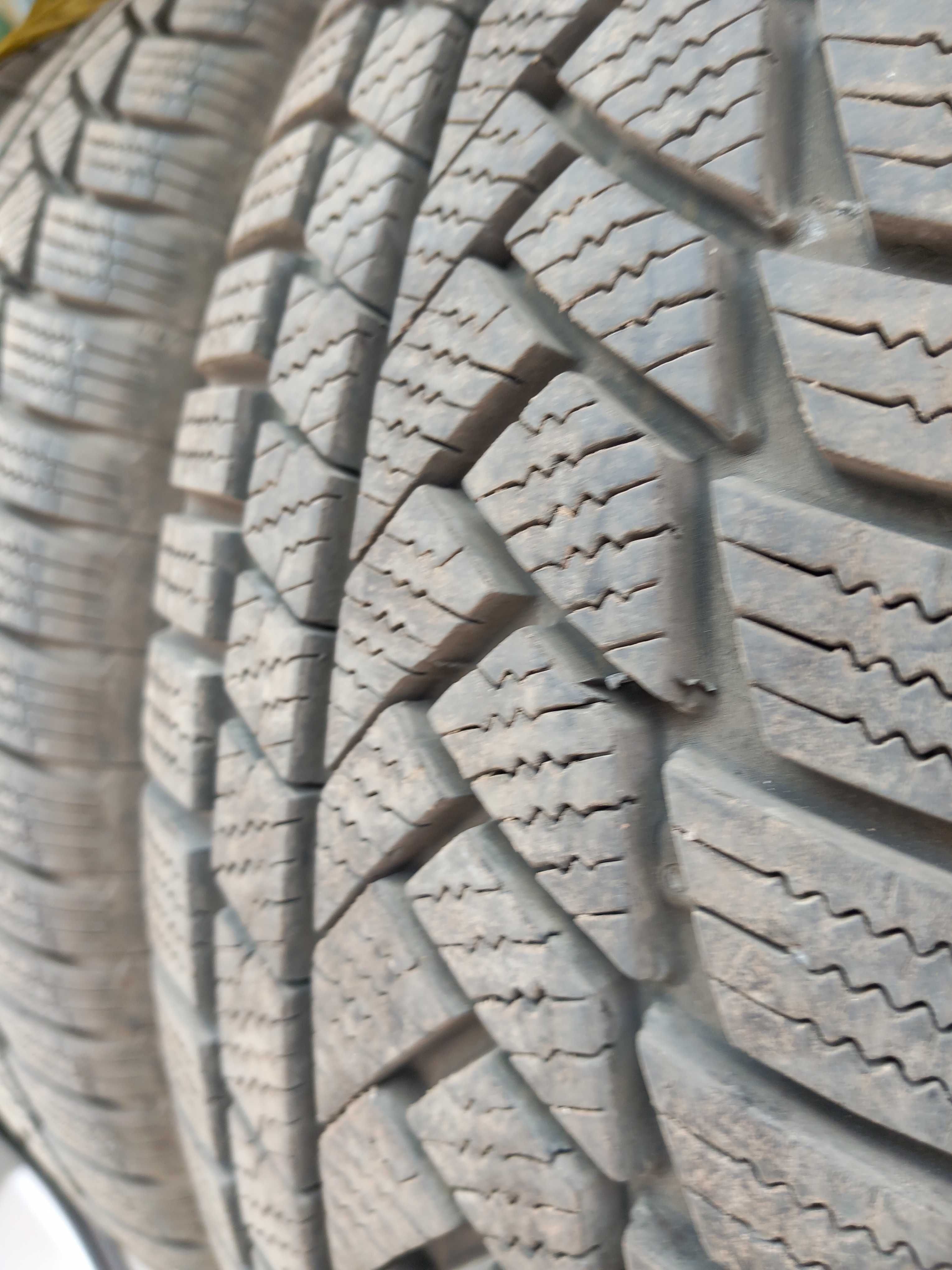 215/65 R16 Continental