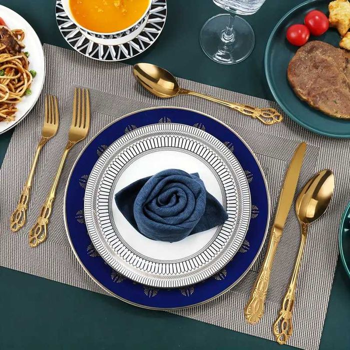 Комплект от 30 части  прибори от неръждаема стомана в златен цвят