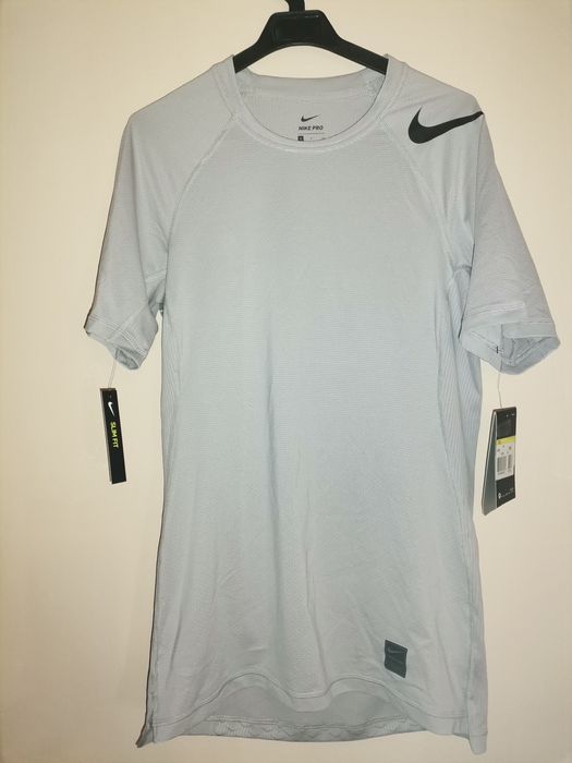 Bluze, pantaloni și tricouri NIKE originale