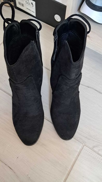 Дамски боти с дебел ток