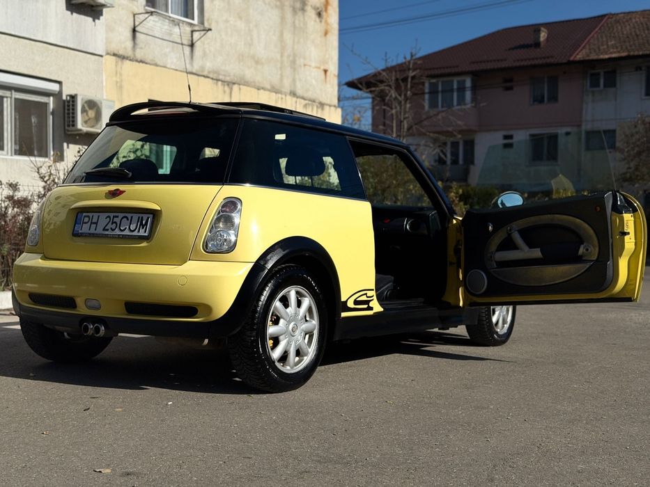 Vând Mini Cooper din 2002, cu pachet S, în stare foarte bună