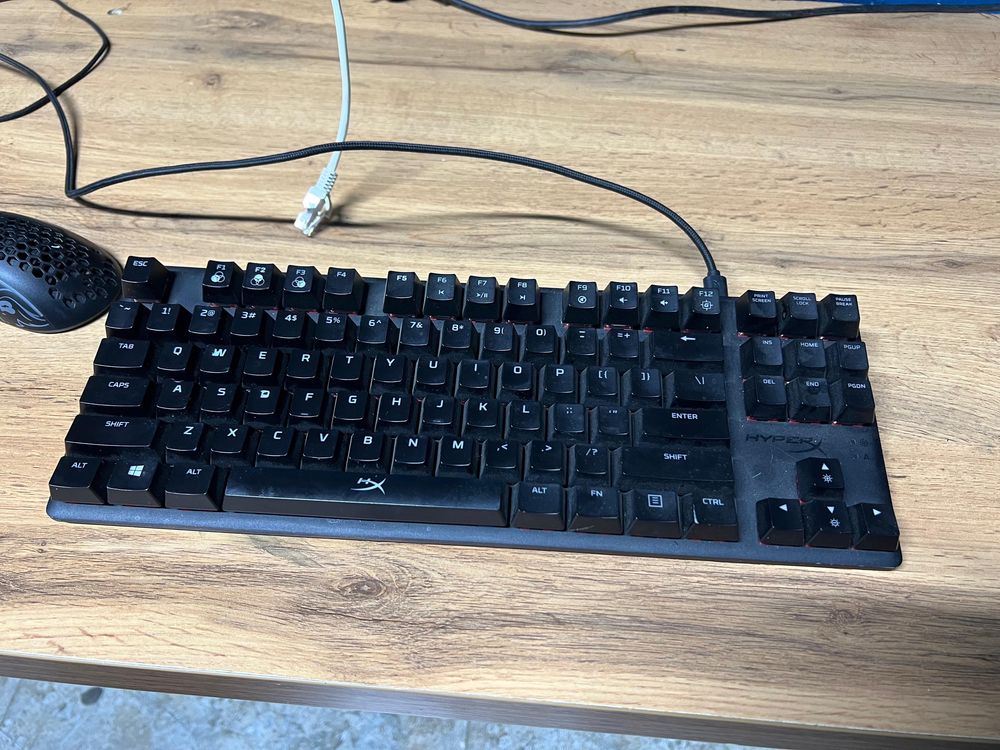 Продам клавиатуру и наушники от Hyper X