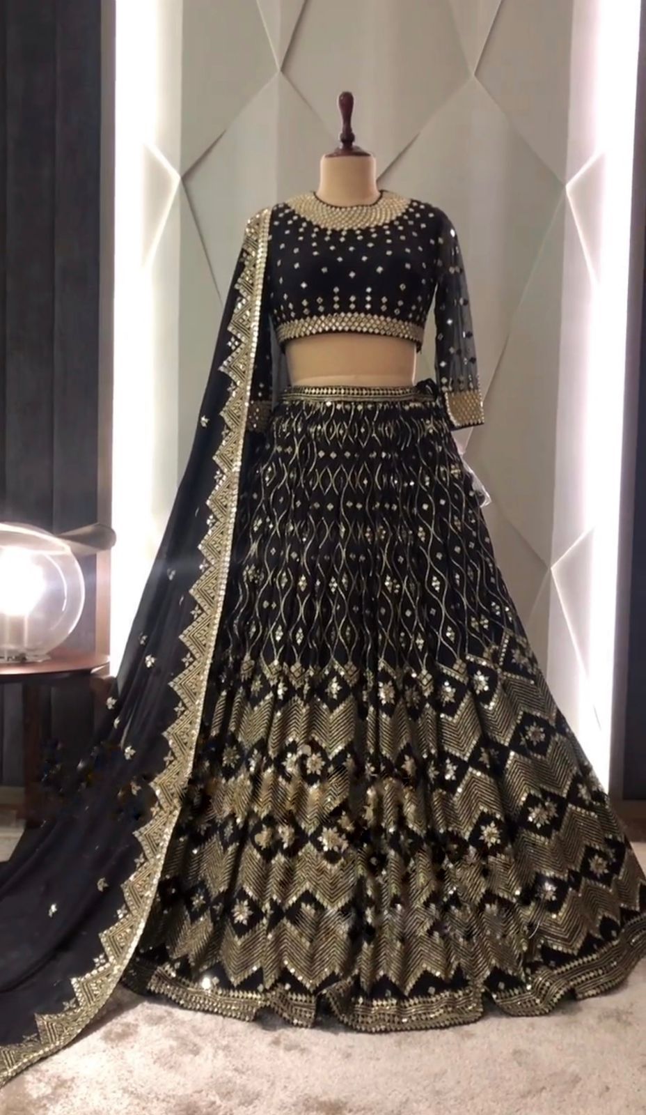 Lehenga choli/ anarkali/ sari