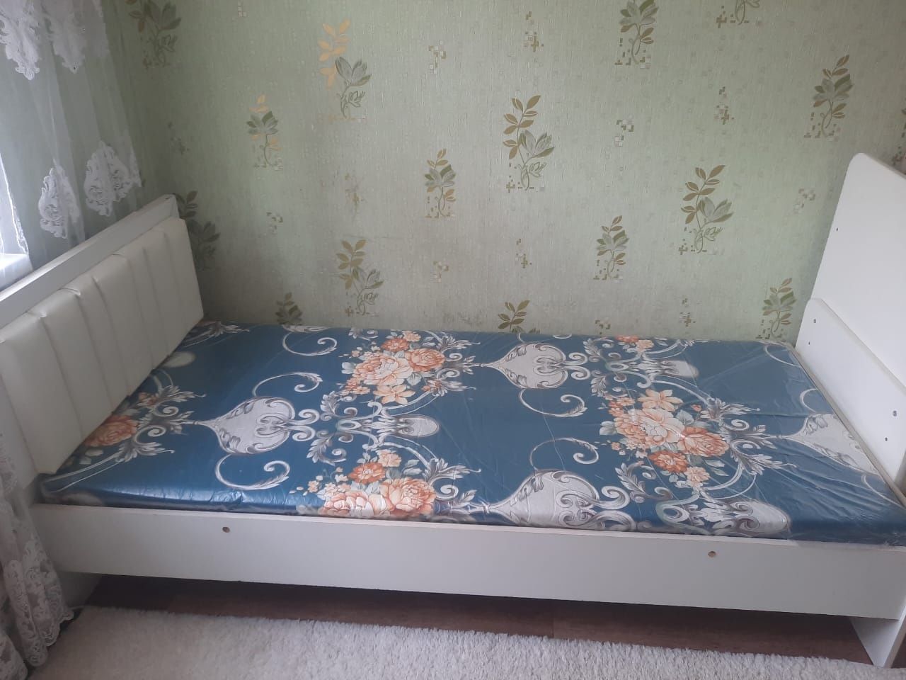 Бір адамдық төсек сатылады