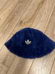 Palarie/ Caciula blana ADIDAS !!!